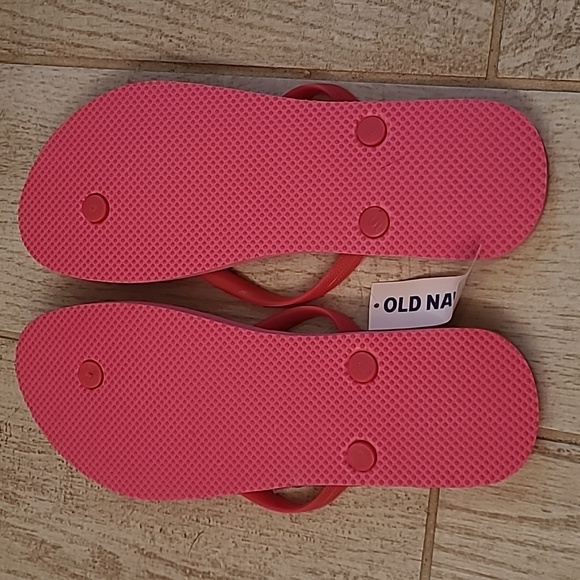 3 Pair of BNWT Flip Flops Two GAP & One Pair of Old Navy in a Size 10. - Picture 8 of 8